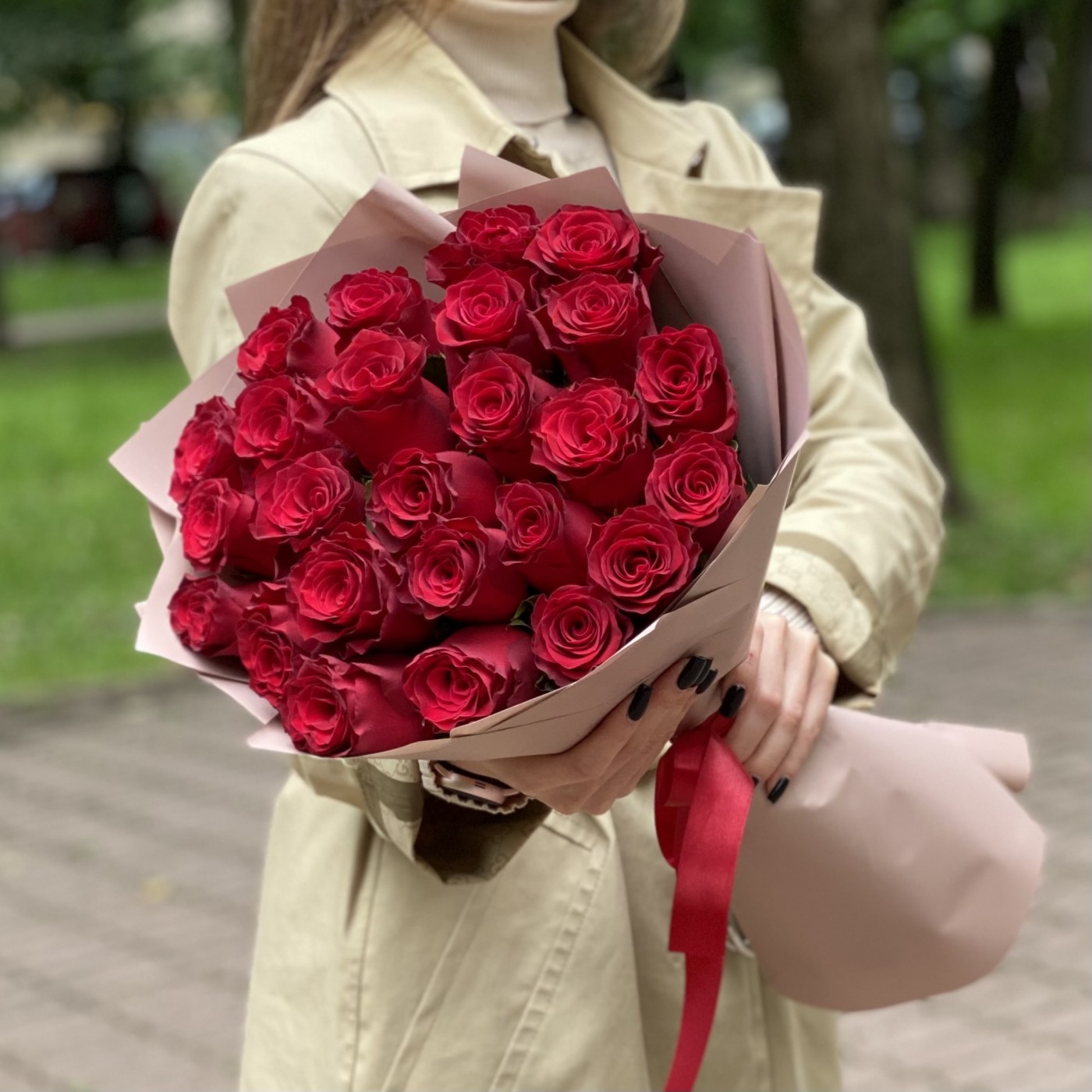 25 красных роз 50 см