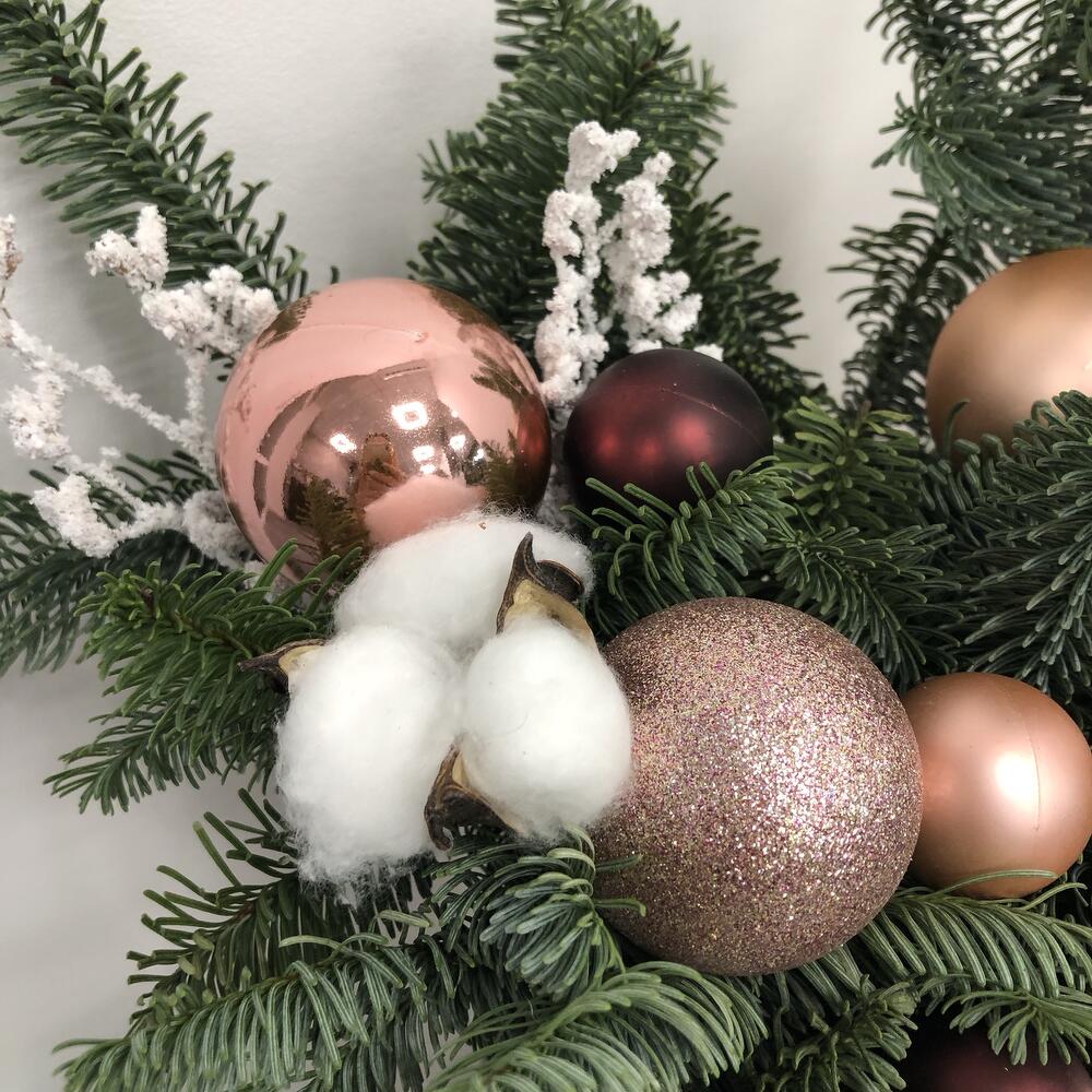 Новогодняя композиция из нобилиса (ели)