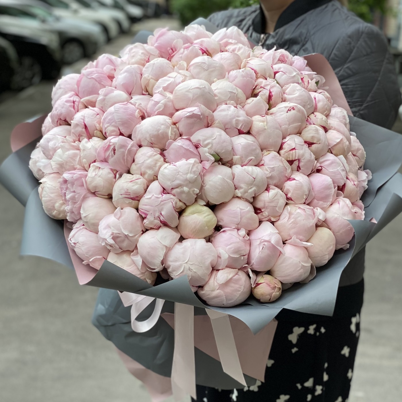 Букет из 101 нежно-розового пиона