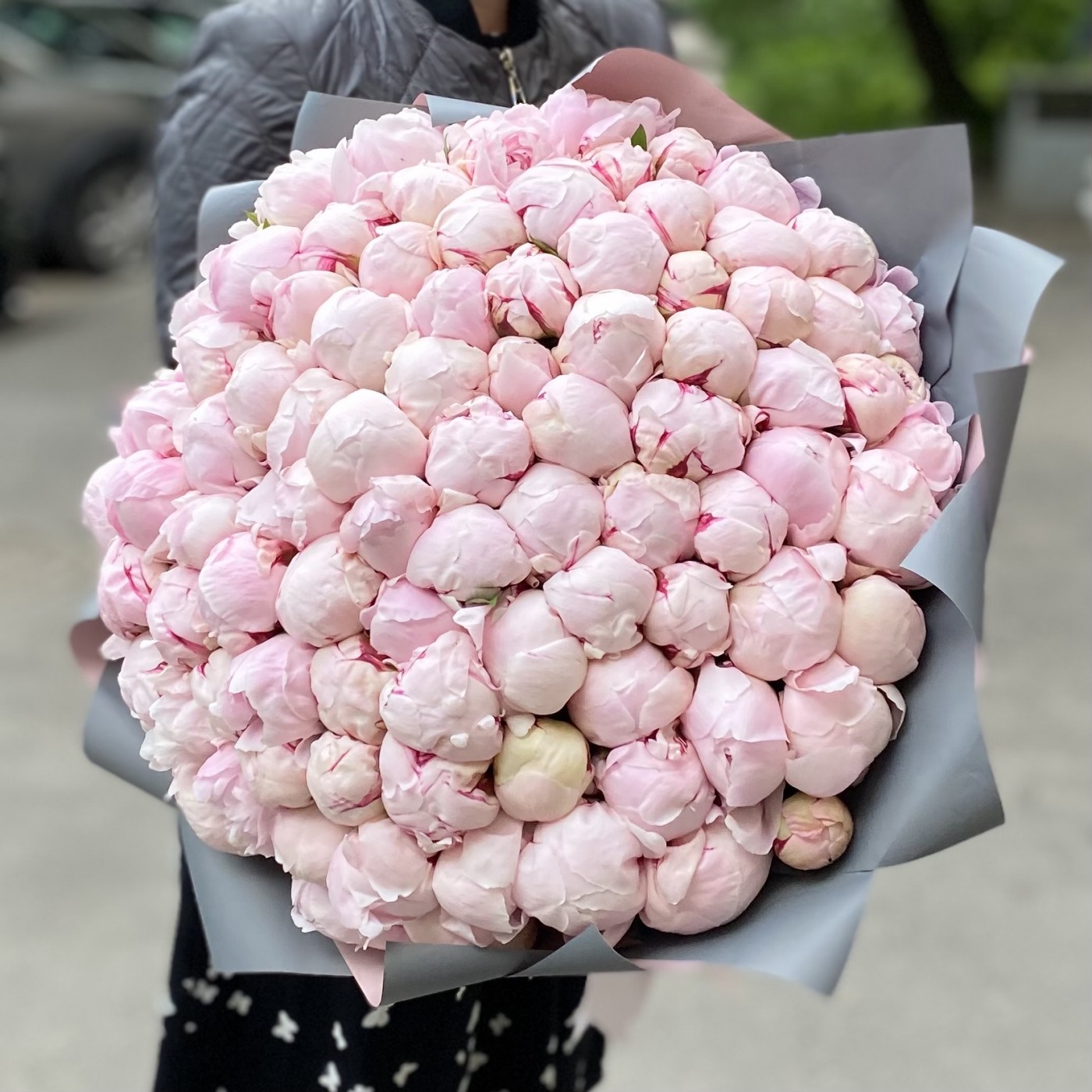 Букет из 101 нежно-розового пиона