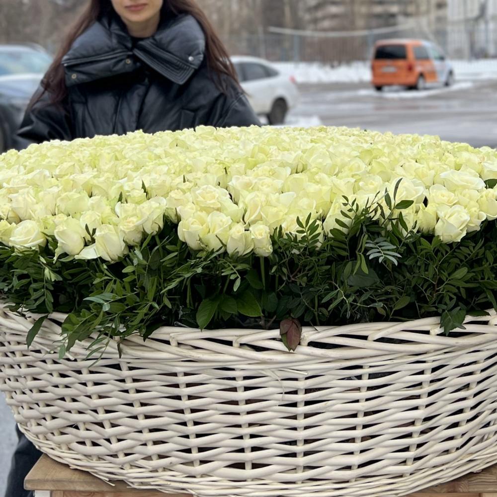 Шикарная корзина из 1001 белой розы 