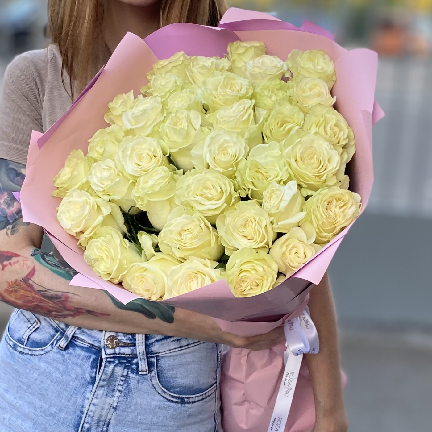 35 белых роз 60 см