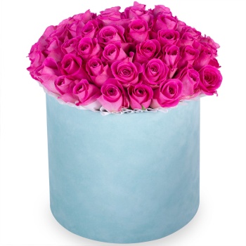 Букет из 51 розовой розы в зеленой бархатной шляпной коробке