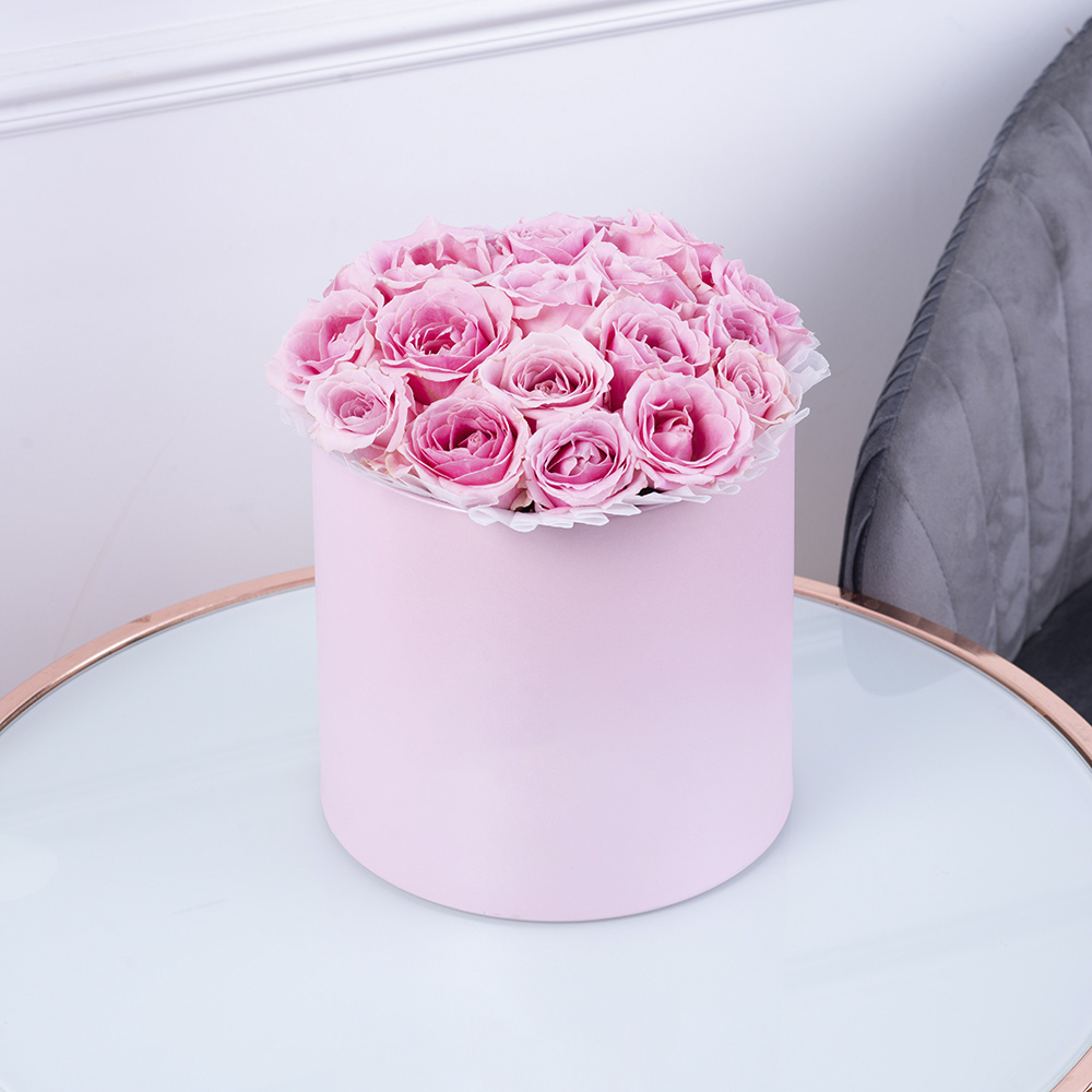 Букет из 19 розовых роз premium в розовой шляпной коробке