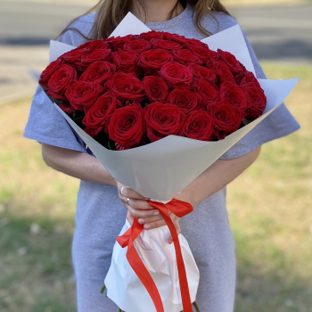 35 красных роз 50 см