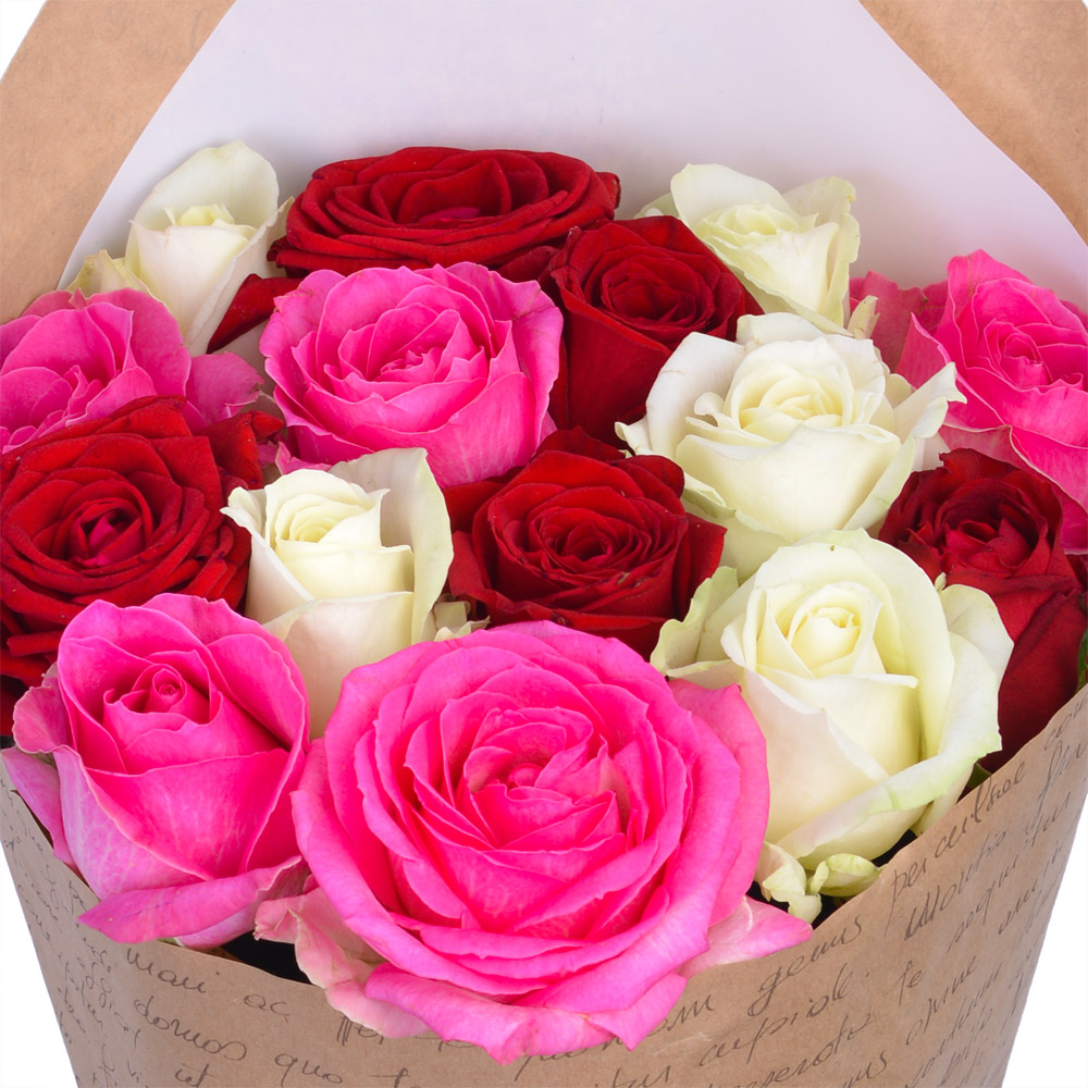 15 разноцветных роз 60 см в крафте