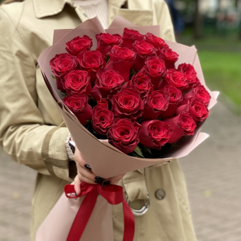 25 красных роз 50 см