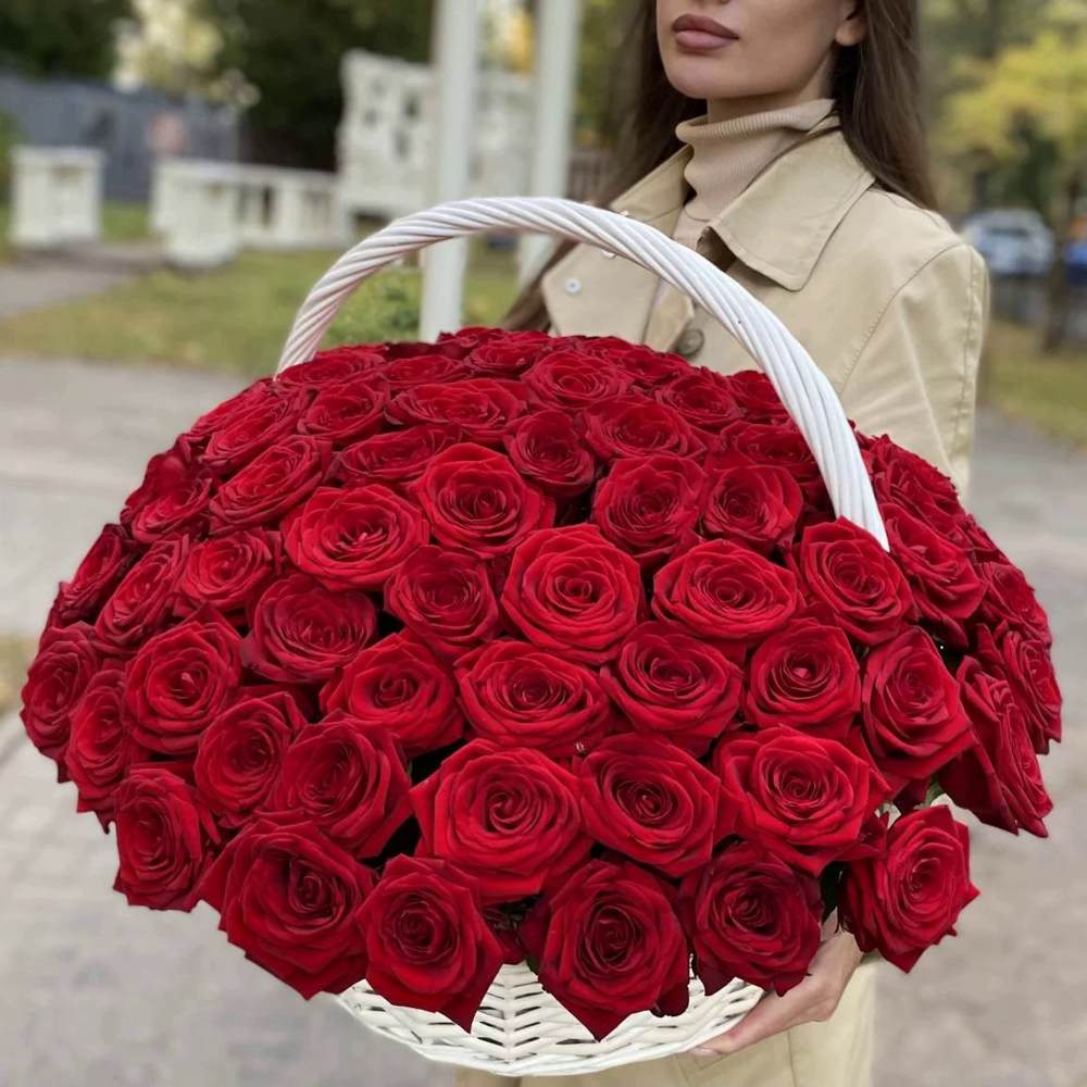 101 красная роза в корзине