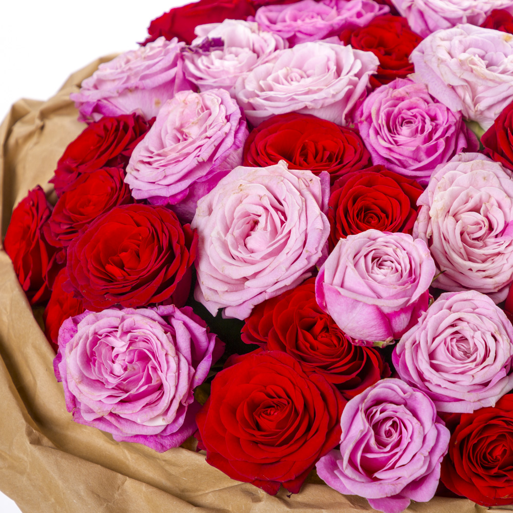 Букет из 23 разноцветных кустовых роз