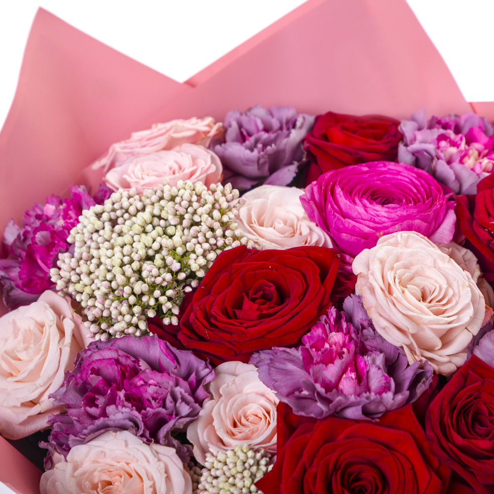 Букет из роз, диантуса и озотамнуса