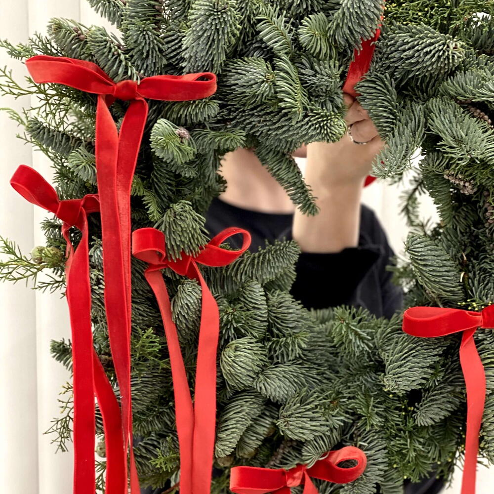 Новогодний венок из живой ели