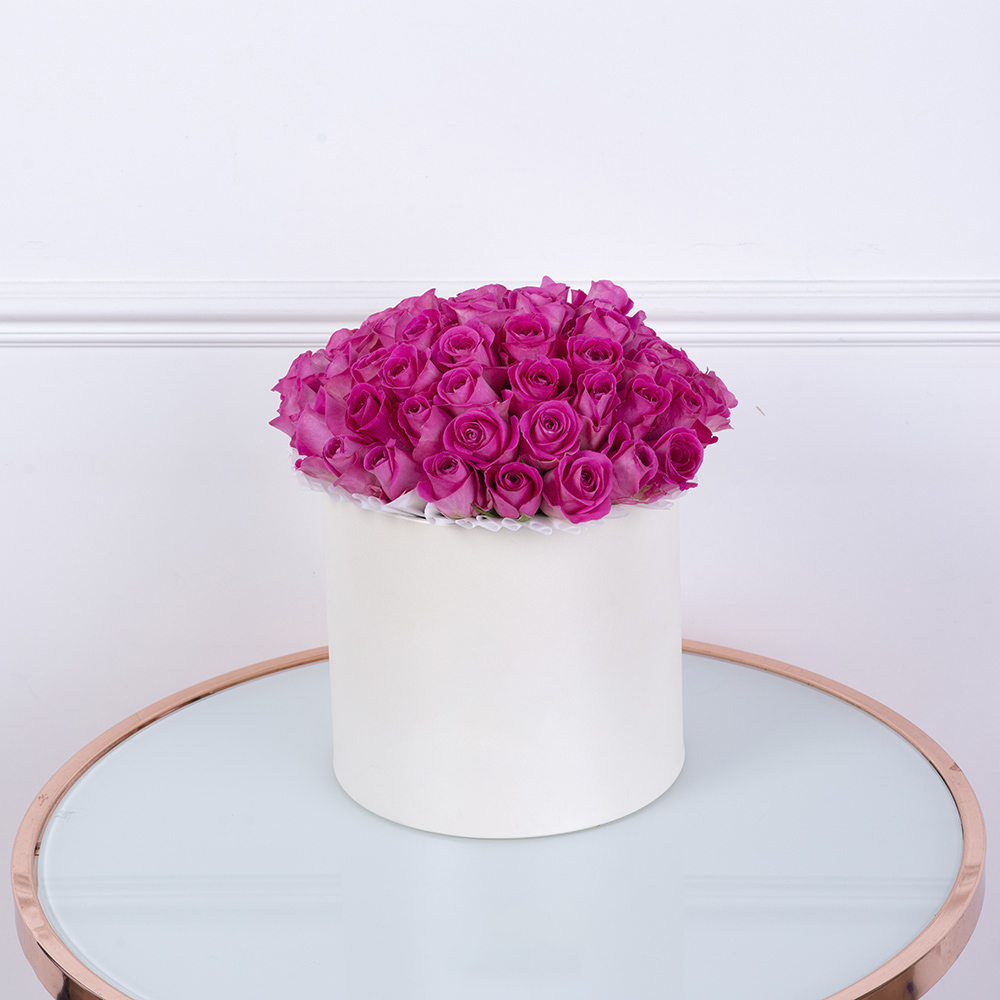 Букет из 51 розовой розы в кремовой шляпной коробке