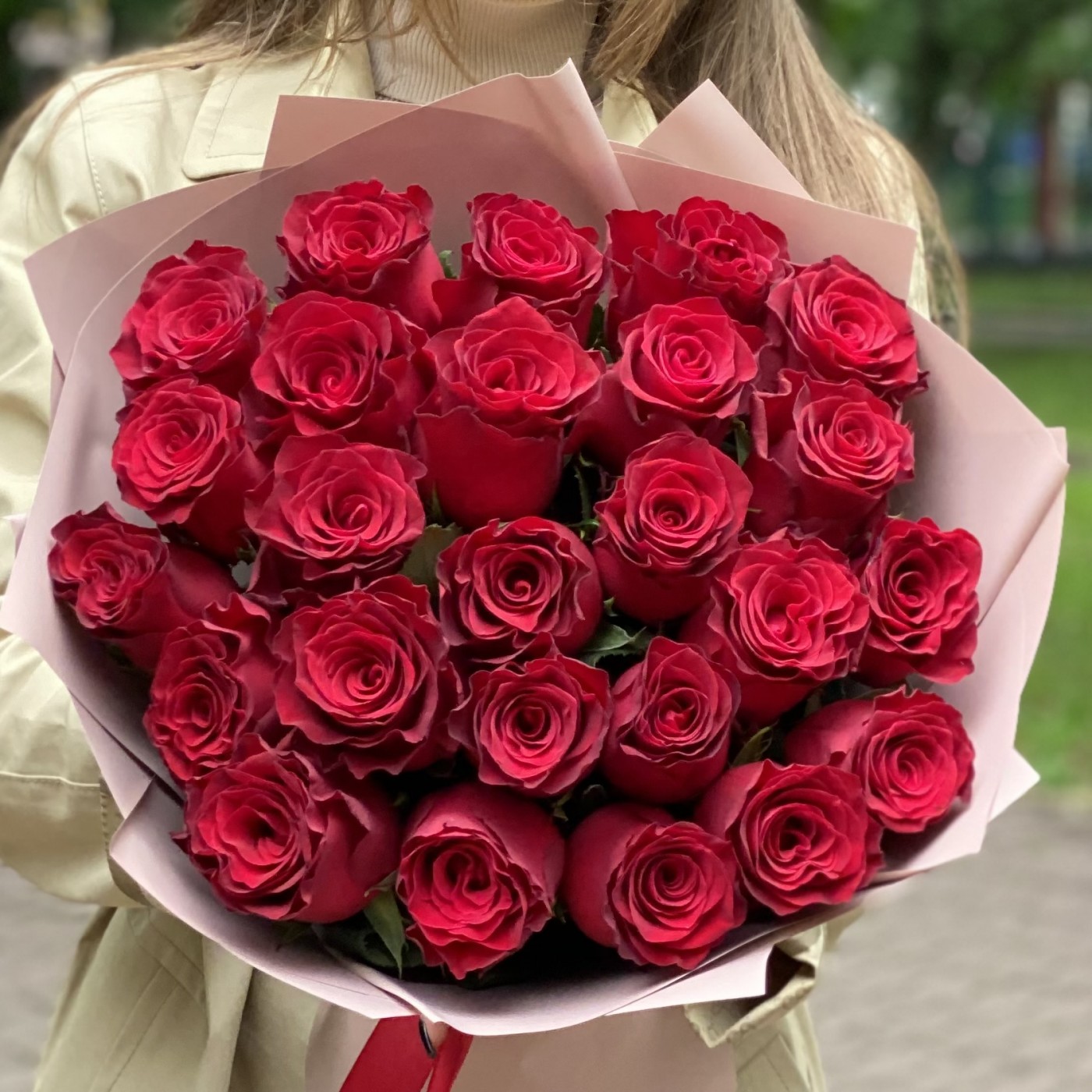 25 красных роз 50 см