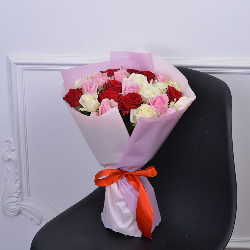 Букет из 25 разноцветных роз premium 40 см