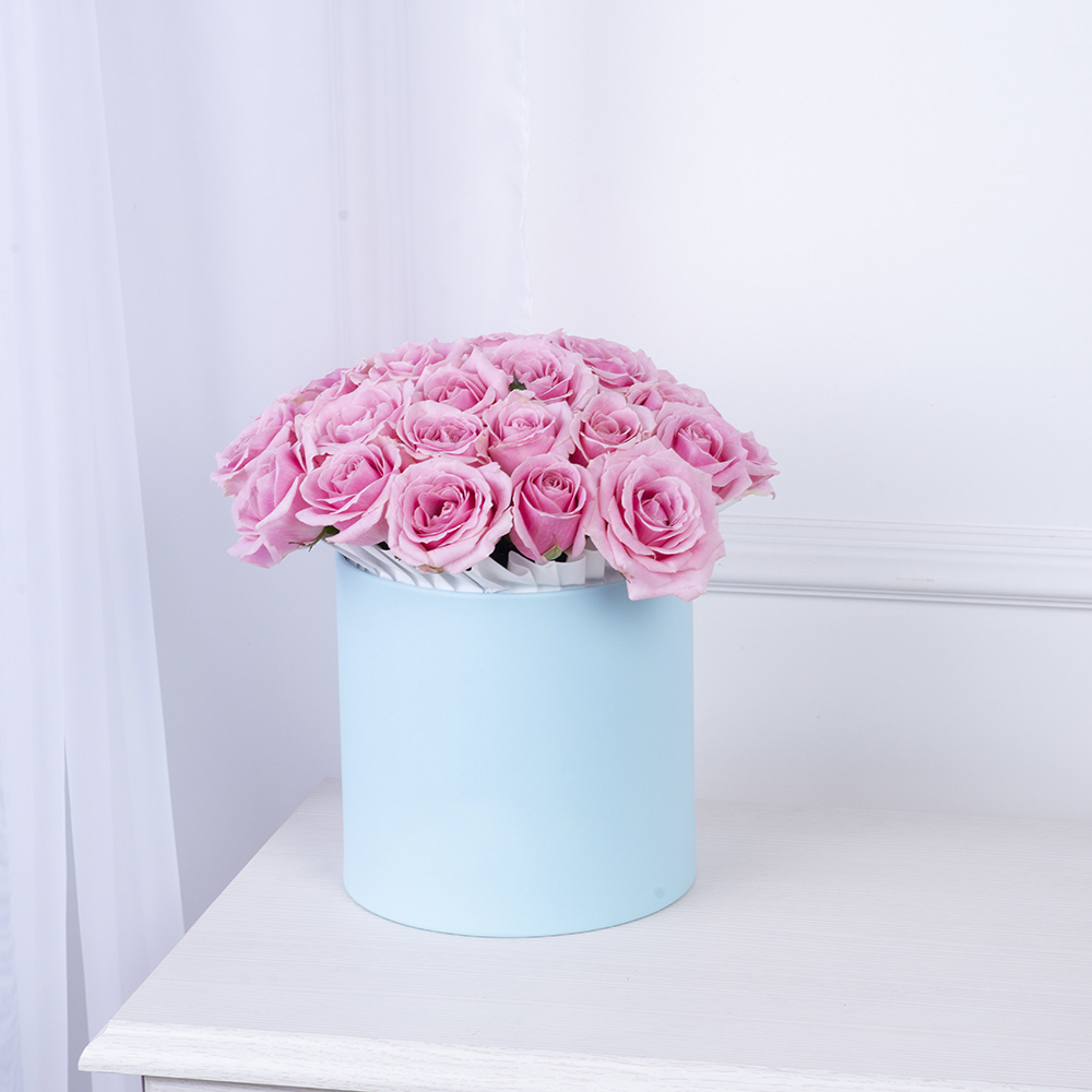 Букет из 25 розовых роз premium в голубой шляпной коробке