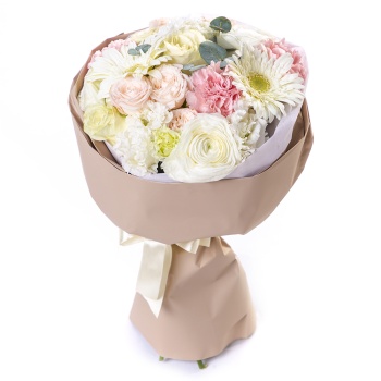 Букет из роз, гербер и ранункулюсов