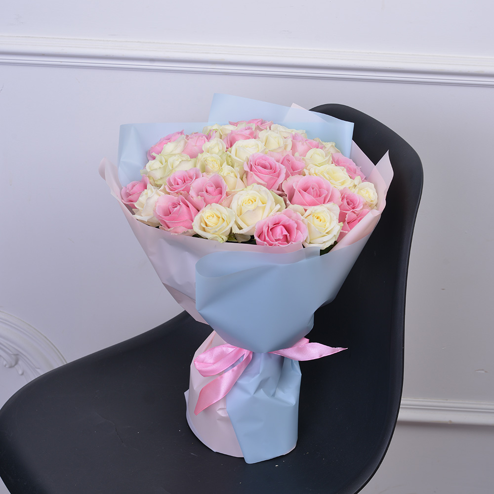 Букет из 35 разноцветных роз premium 40 см