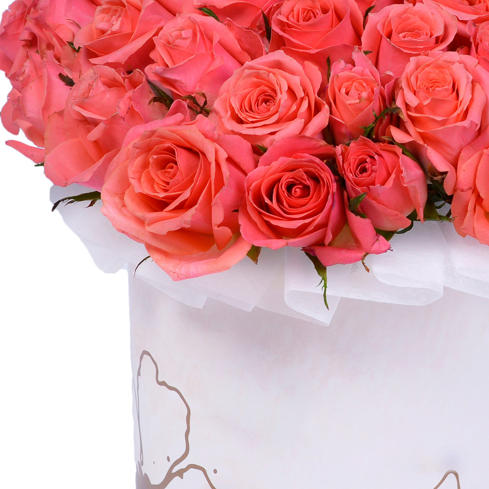 Букет из 51 коралловой розы в коробке на День матери